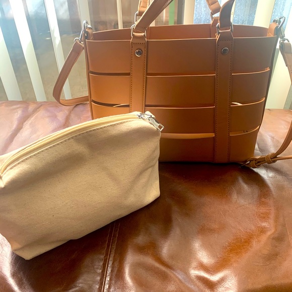 Handbags - Tan Handbag with shoulder strap